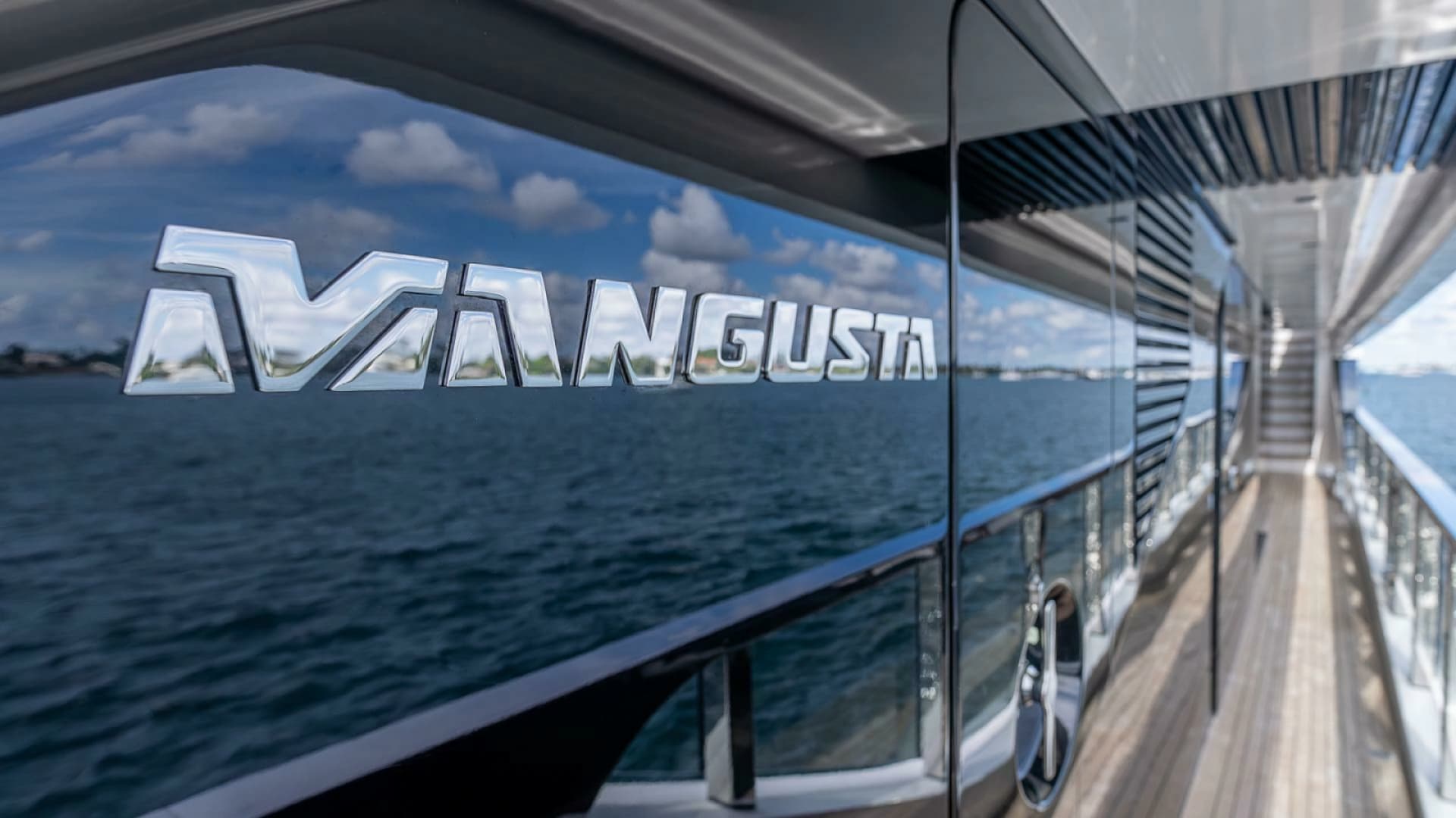 2017 Mangusta Oceano 42