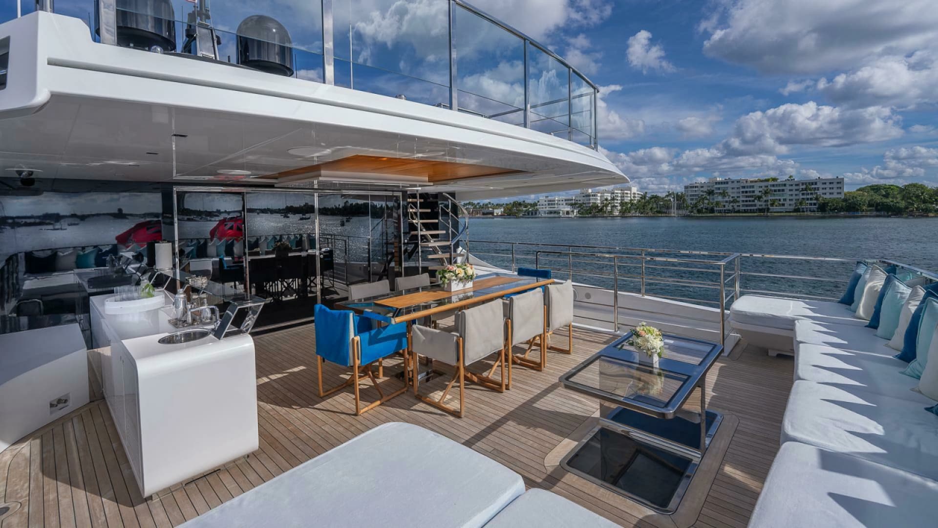 2017 Mangusta Oceano 42