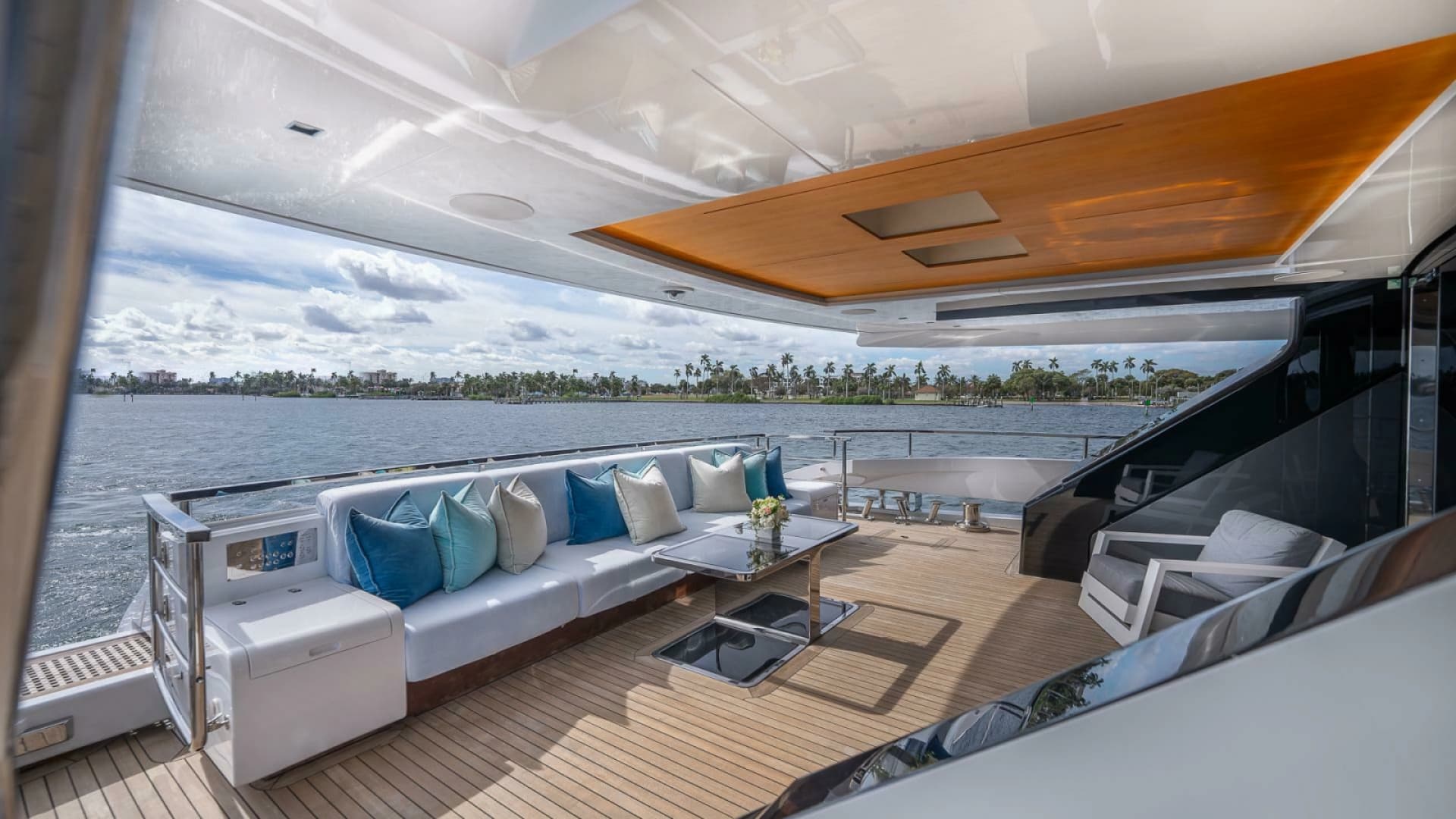 2017 Mangusta Oceano 42
