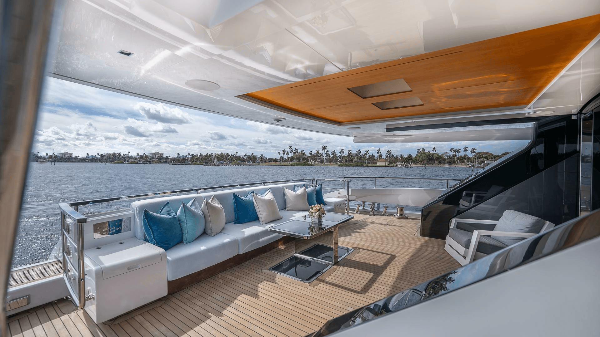 2017 Mangusta Oceano 42