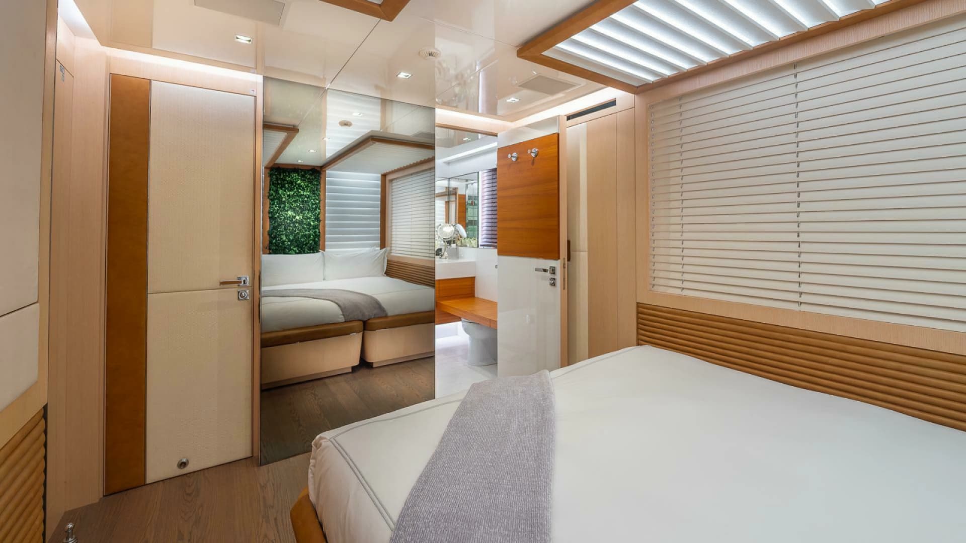 2017 Mangusta Oceano 42