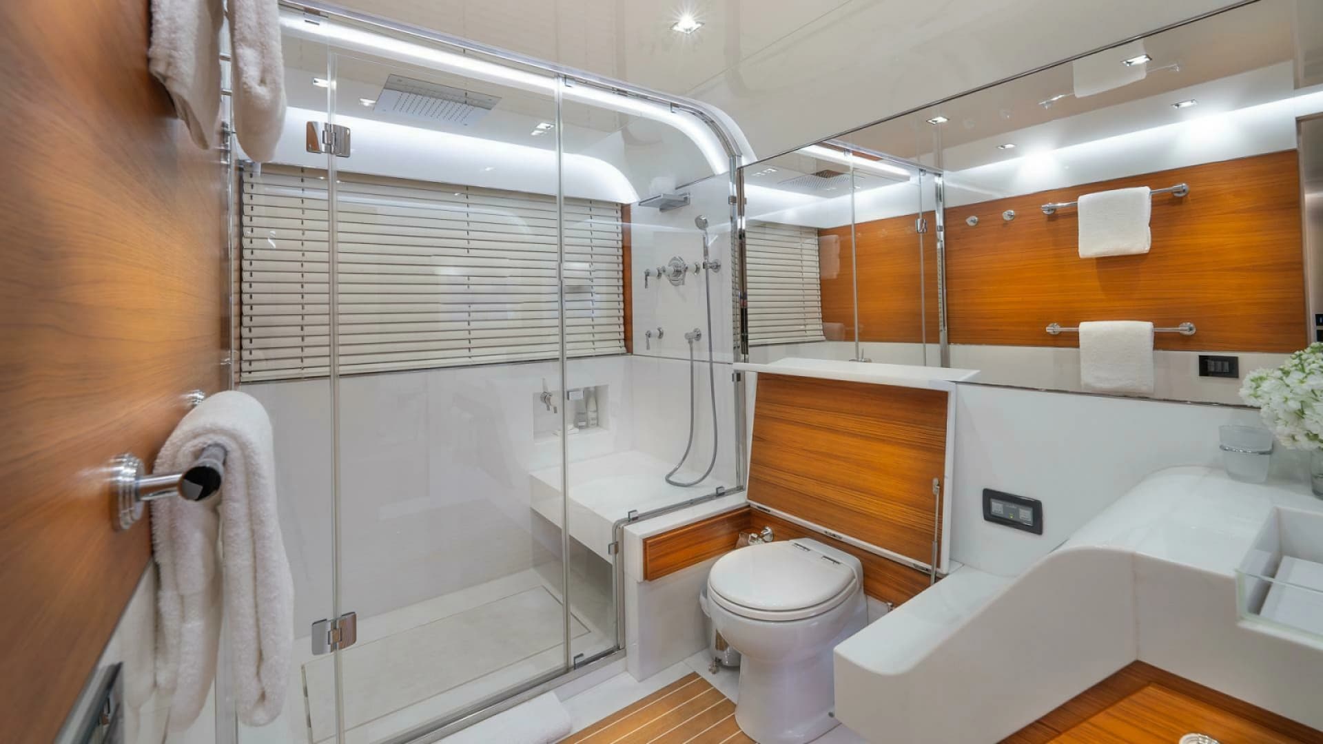 2017 Mangusta Oceano 42