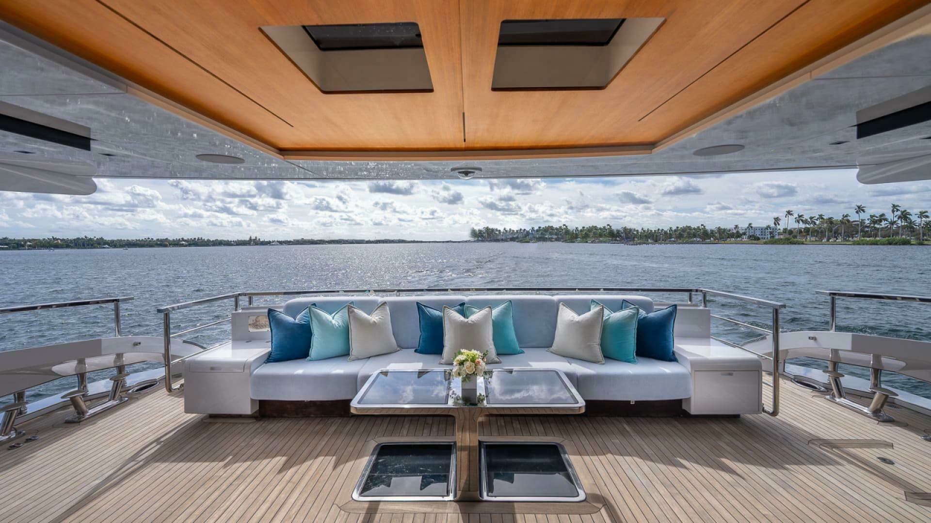 2017 Mangusta Oceano 42