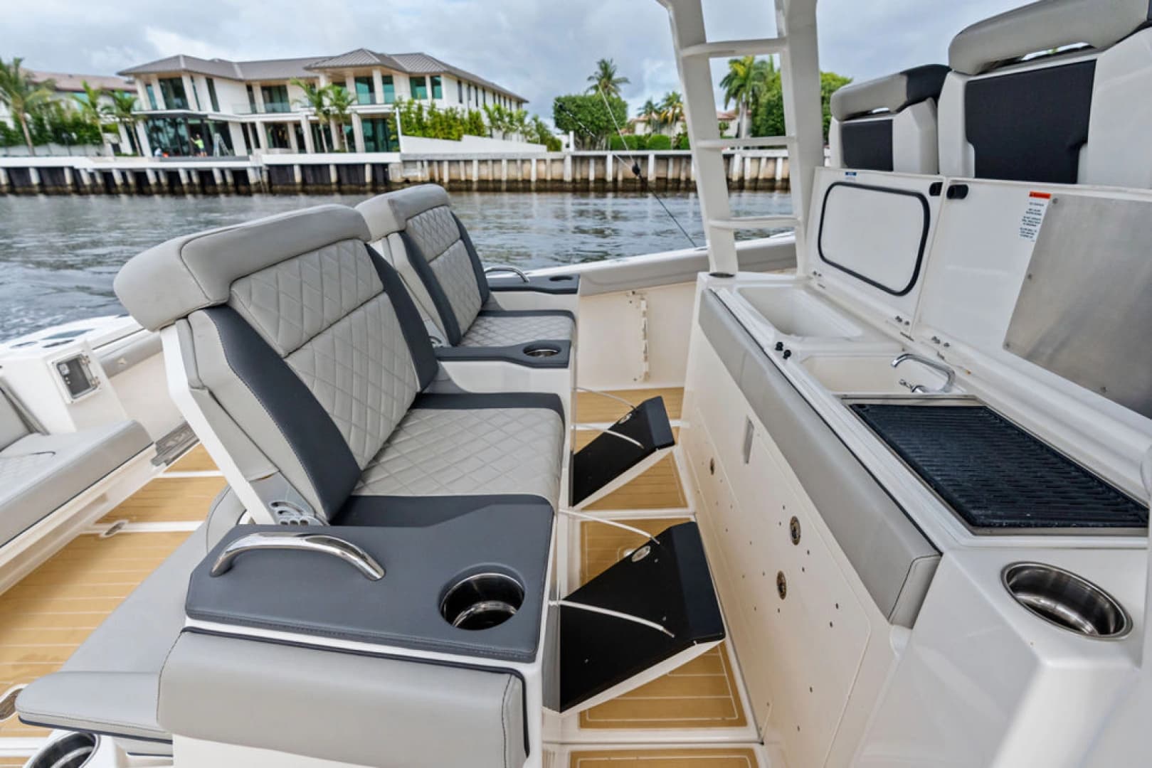 2022 Pursuit S 428 Sport