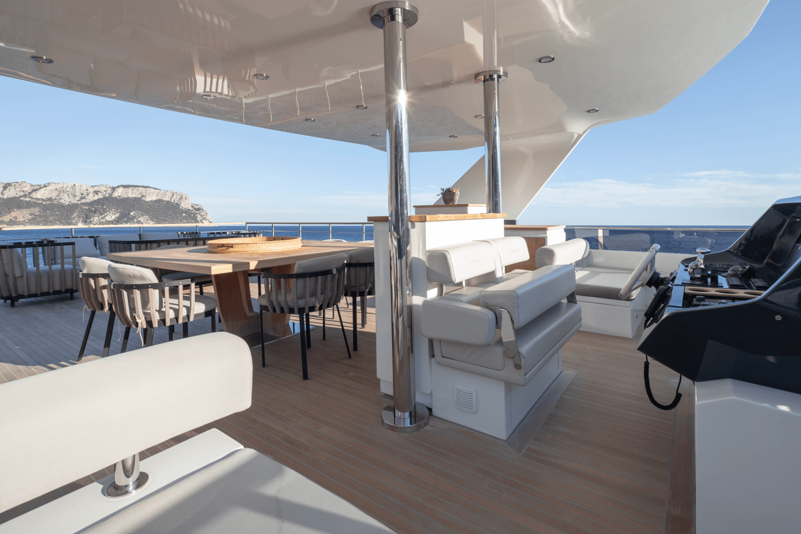 2027 Numarine 32XP