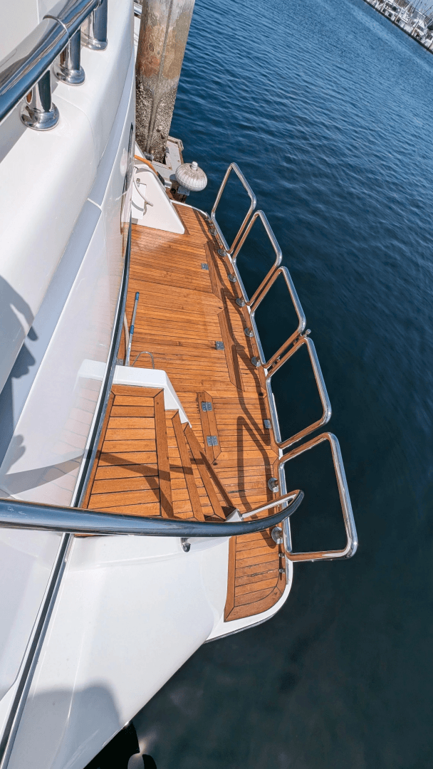 2004 Johnson Motor Yacht