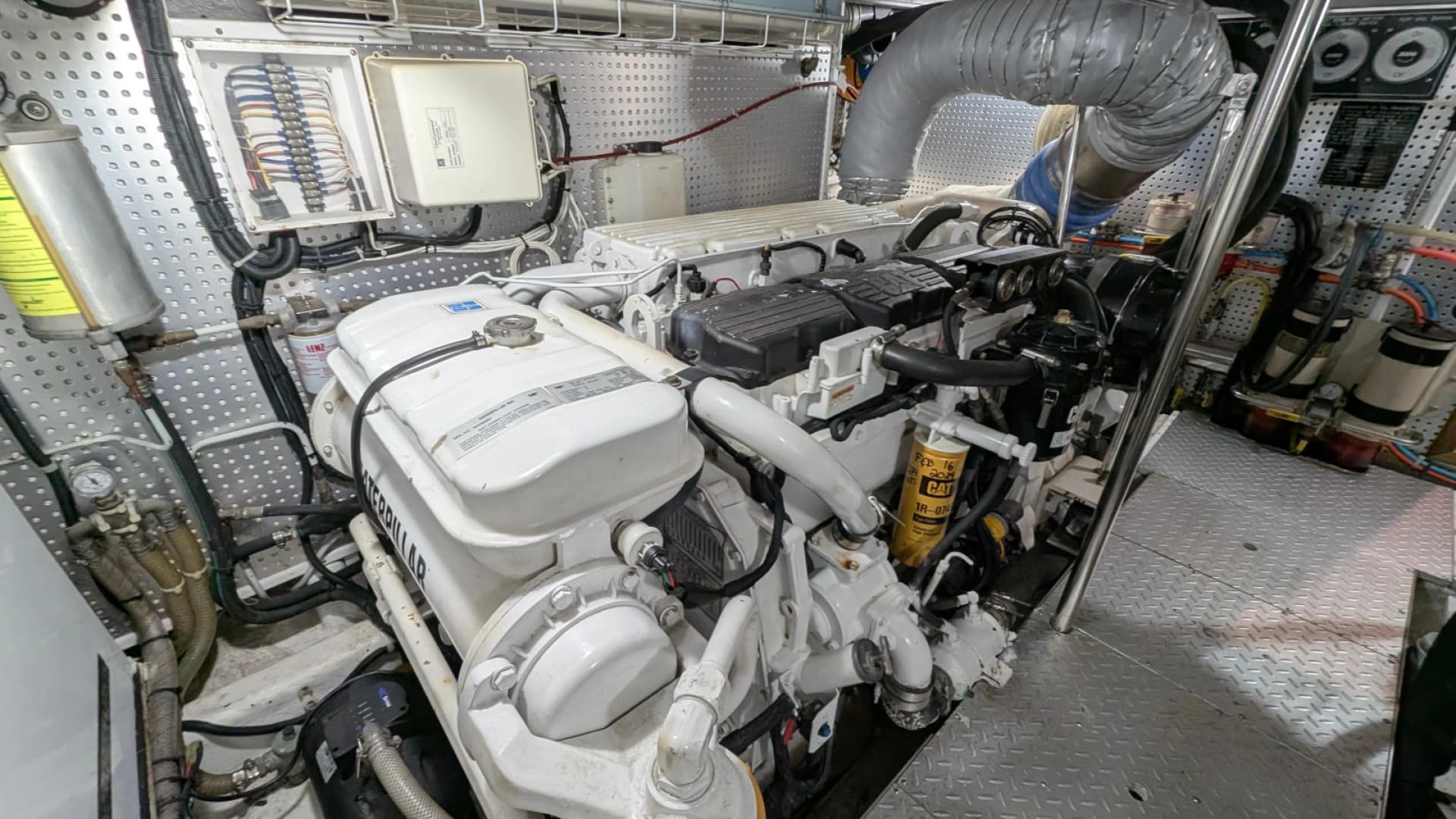 2004 Johnson Motor Yacht