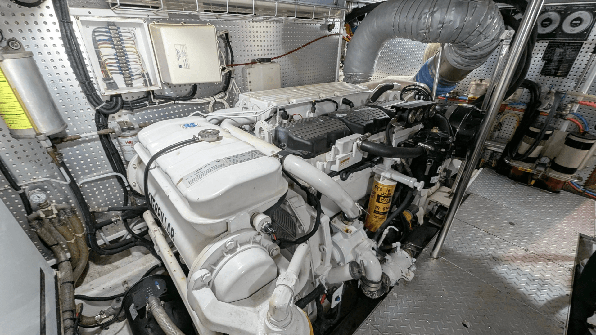 2004 Johnson Motor Yacht
