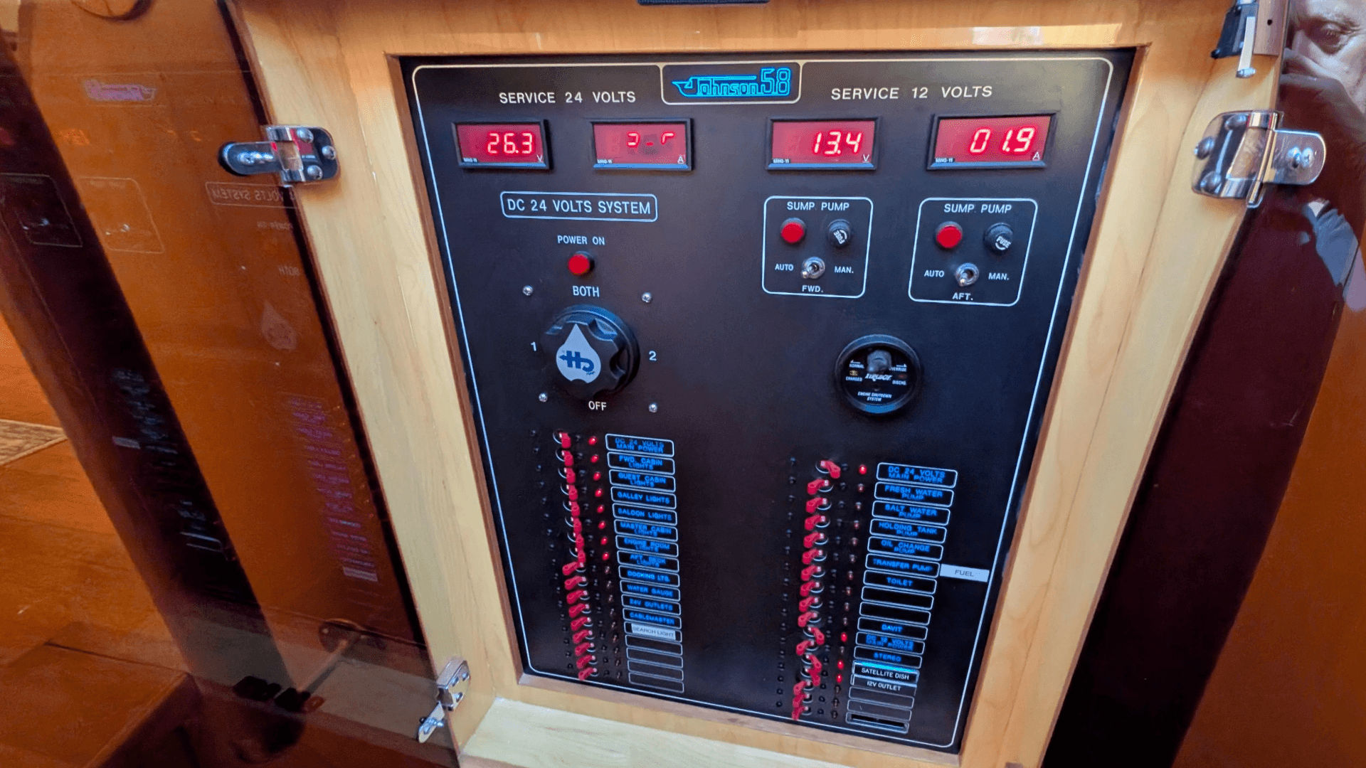 2004 Johnson Motor Yacht
