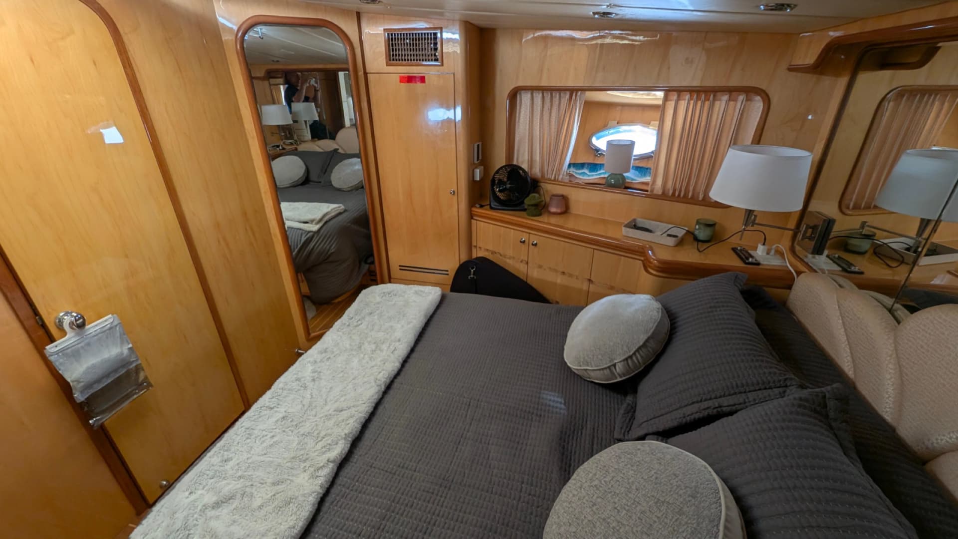 2004 Johnson Motor Yacht