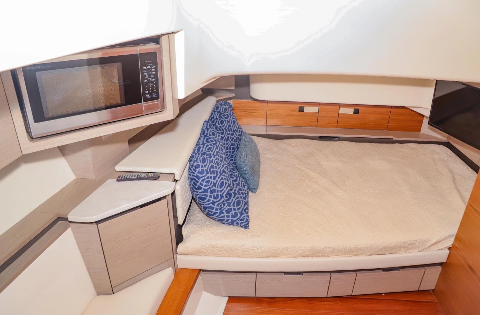 2022 Tiara Yachts 43 LS