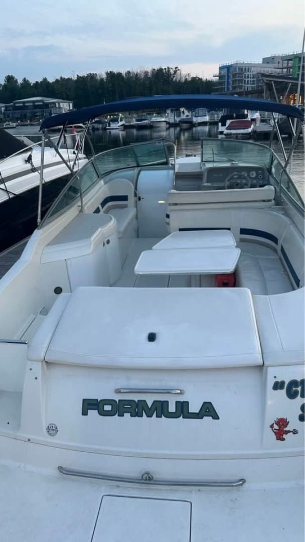 1999 Formula 330 Sun Sport 33