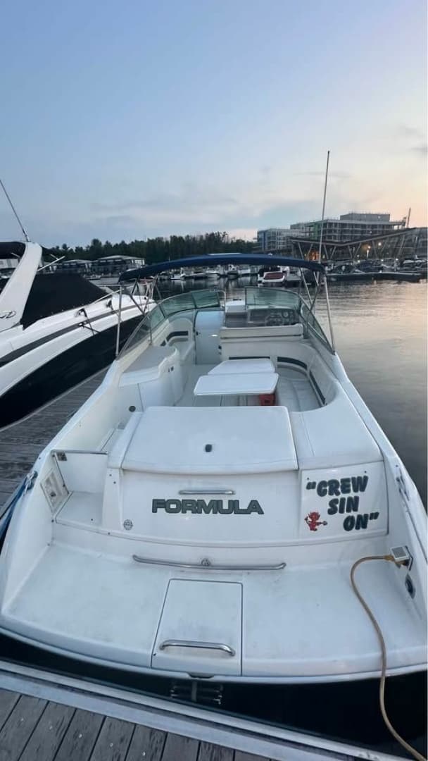 1999 Formula 330 Sun Sport 33