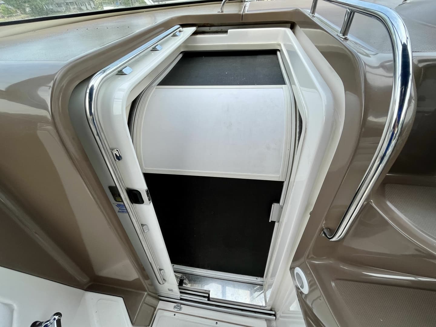 2005 Regal 3560 Commodore 35