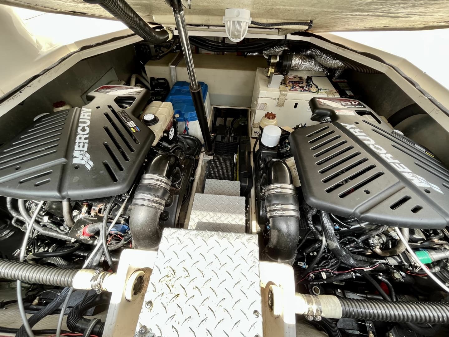 2005 Regal 3560 Commodore 35