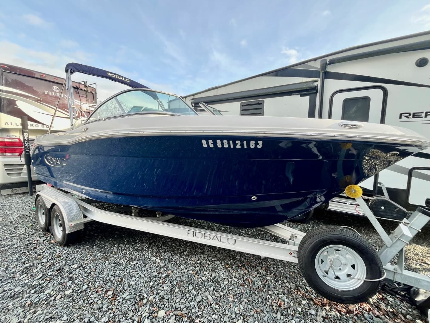 2023 Robalo R207 20