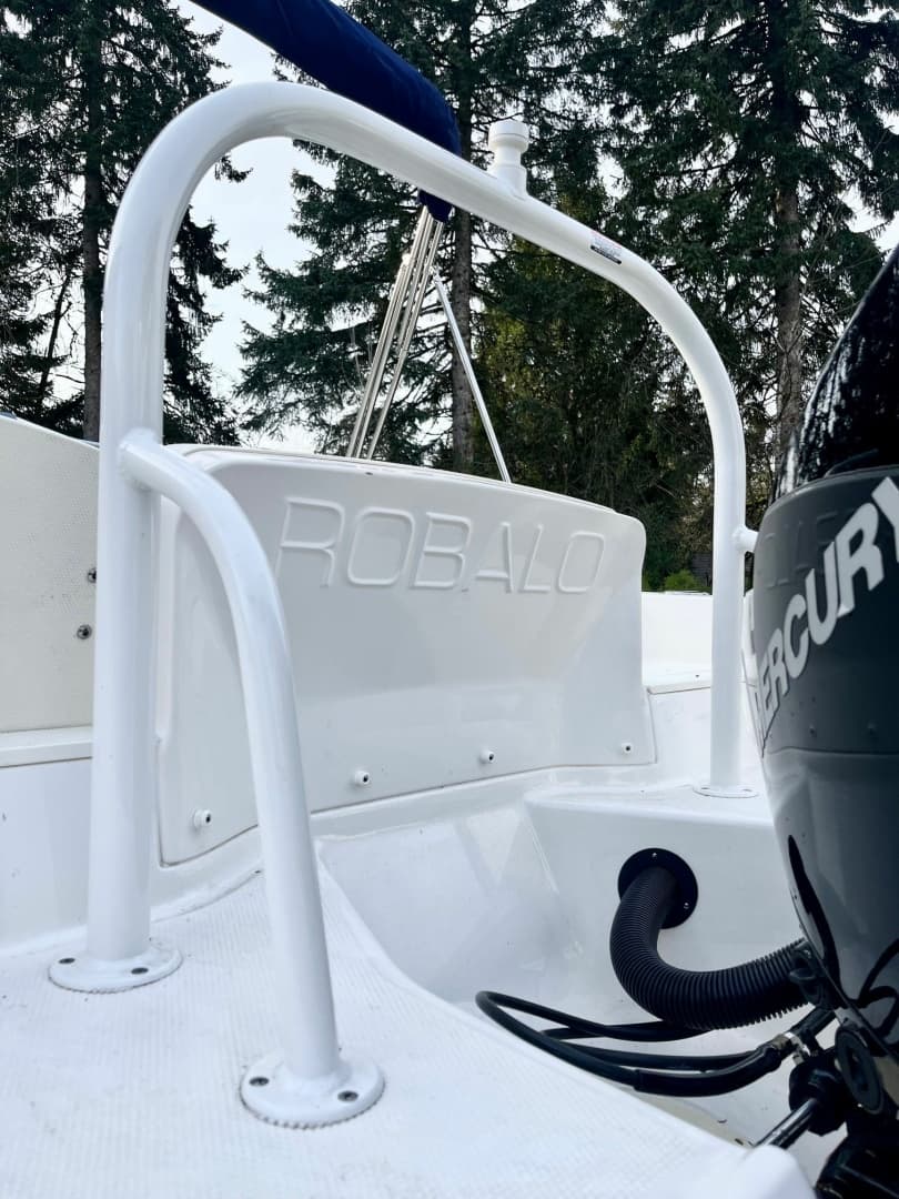 2023 Robalo R207 20