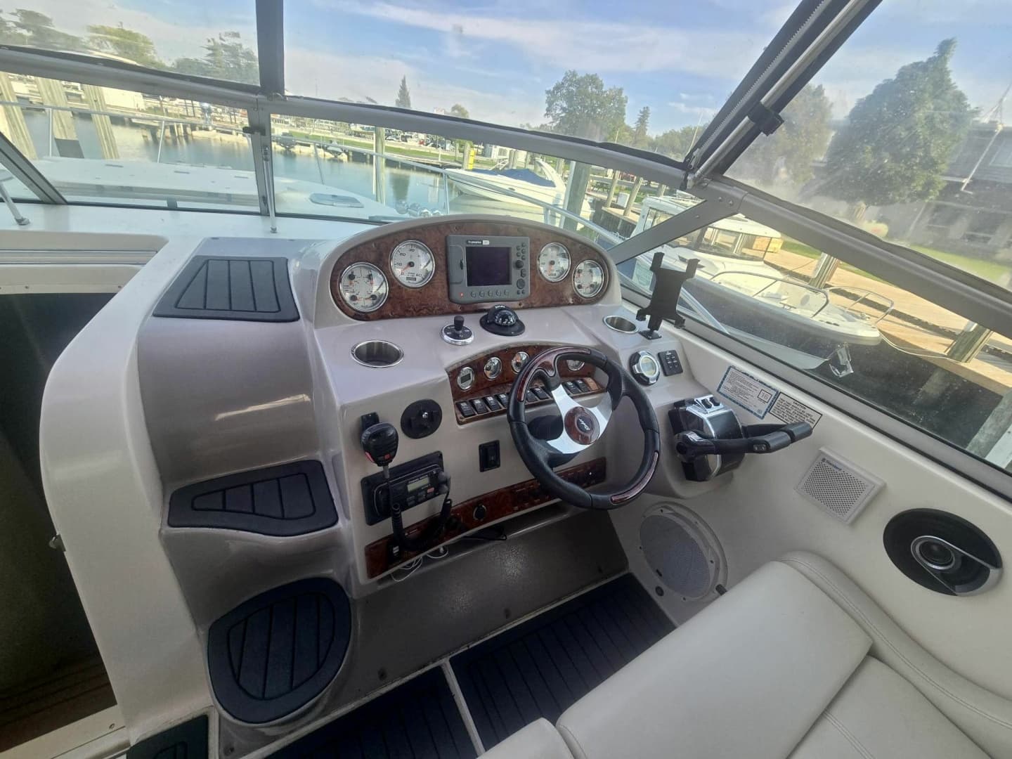 2005 Rinker Fiesta Vee 360 36