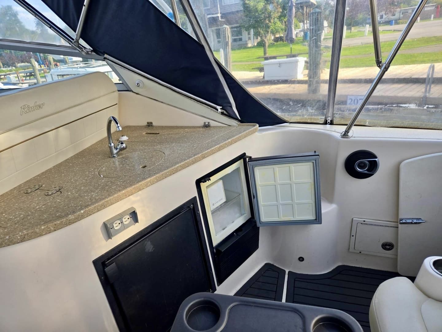 2005 Rinker Fiesta Vee 360 36