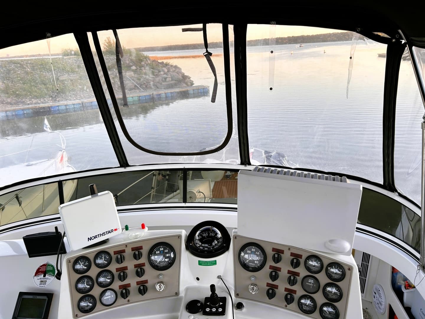 2001 CARVER 356 MY 35