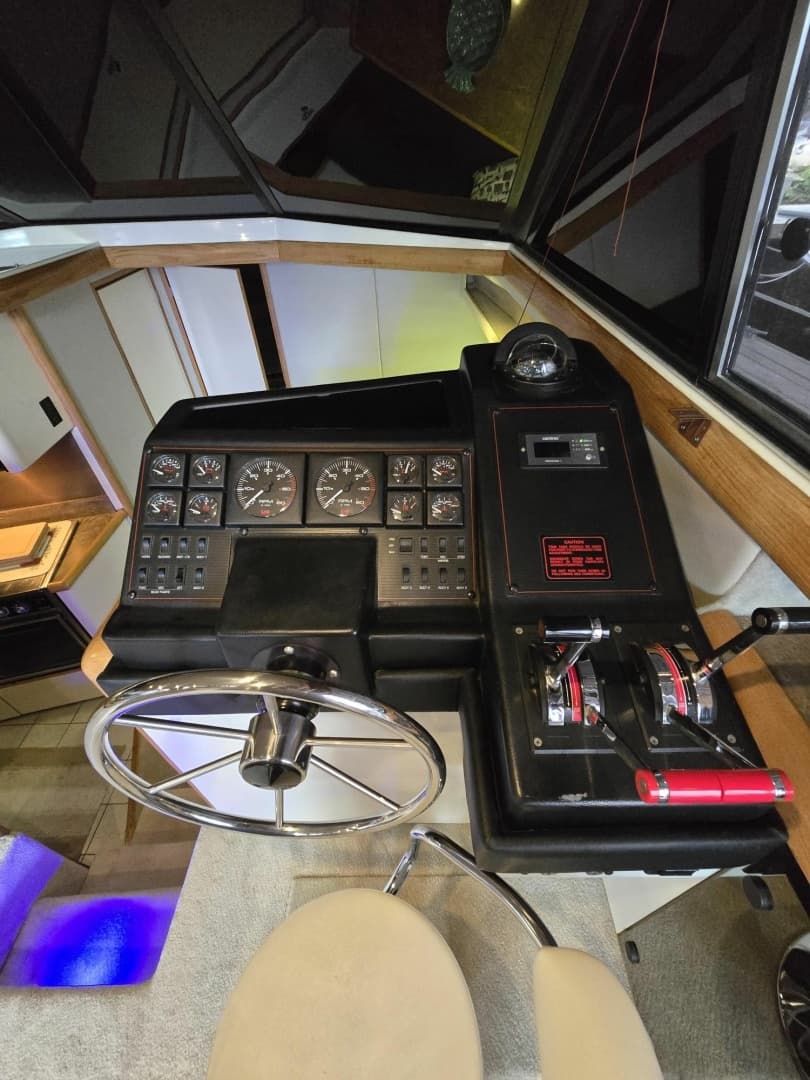 1990 Bayliner 4387 Motoryacht 43