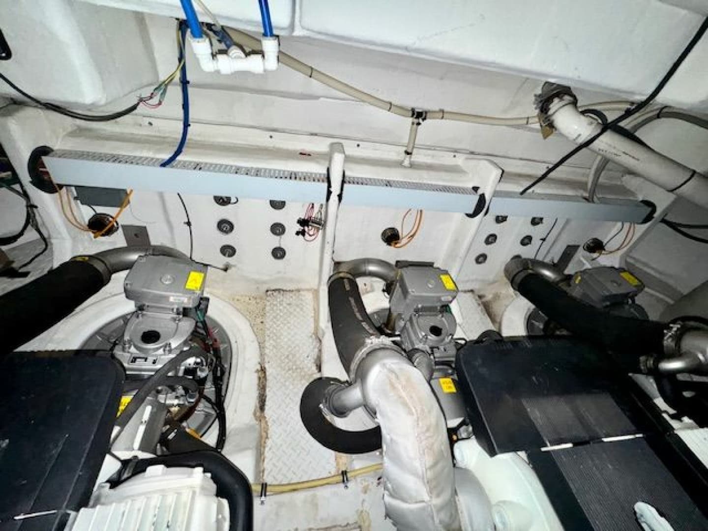 2013 Cruisers Yachts 540 Sports Coupe 54