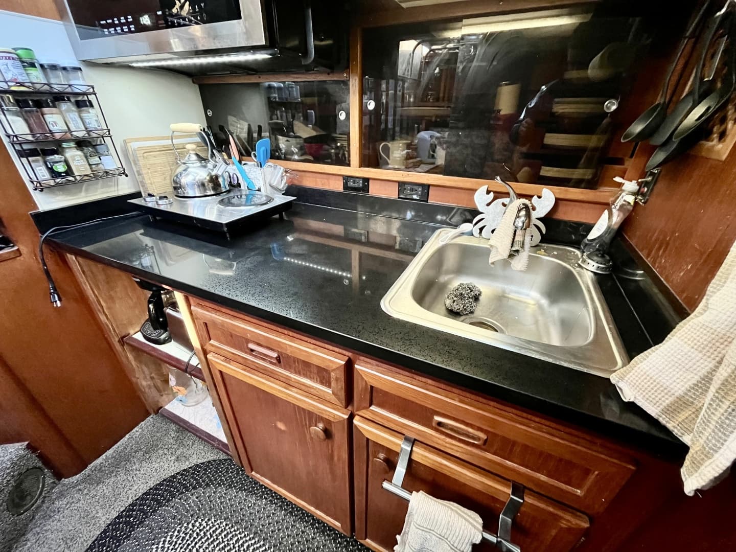 1983 Uniflite Double Cabin 42