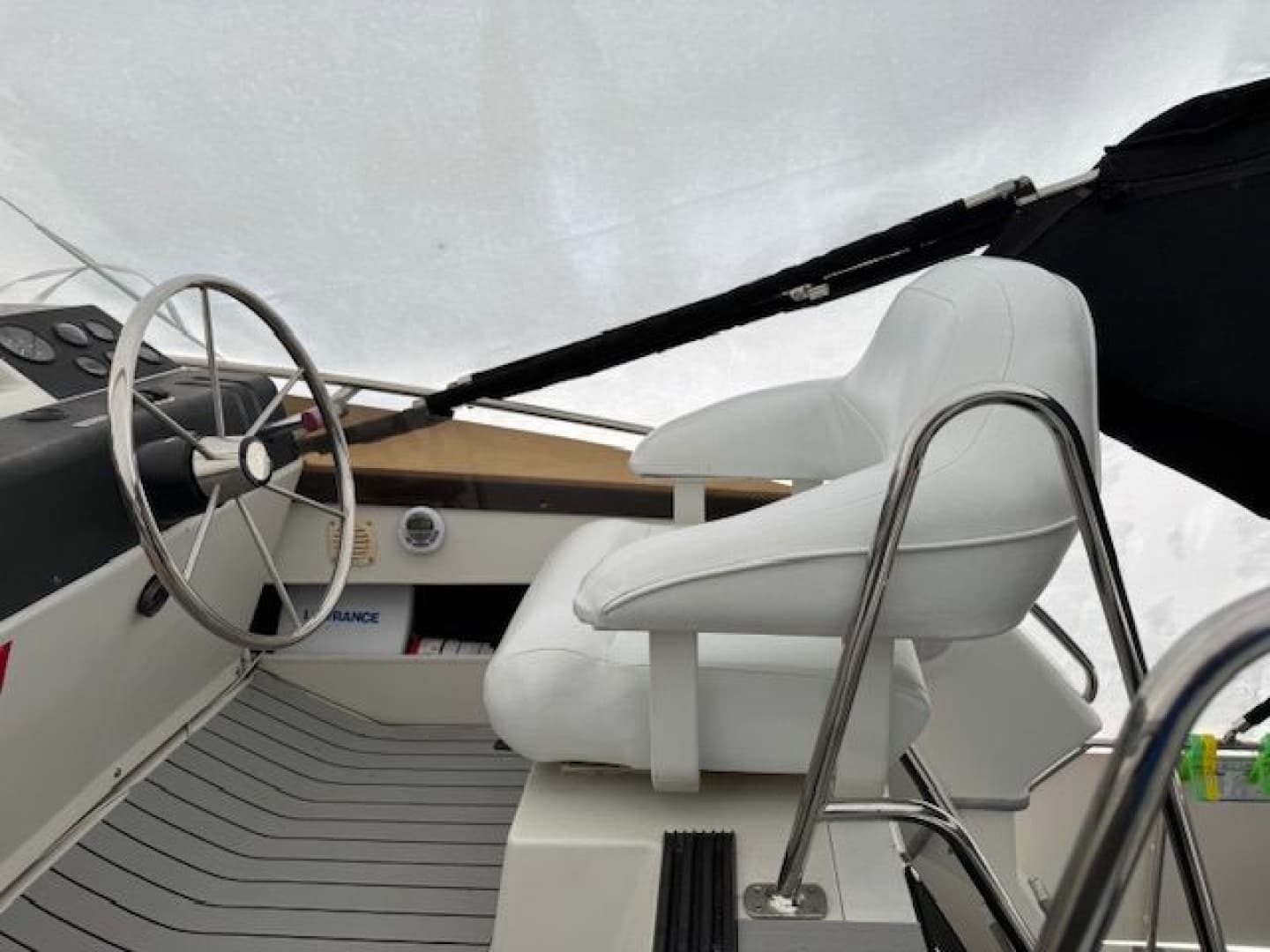 1995 Carver 325 Motor Yacht 32