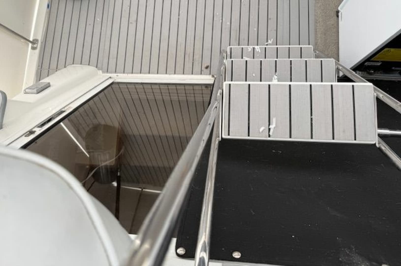 1995 Carver 325 Motor Yacht 32