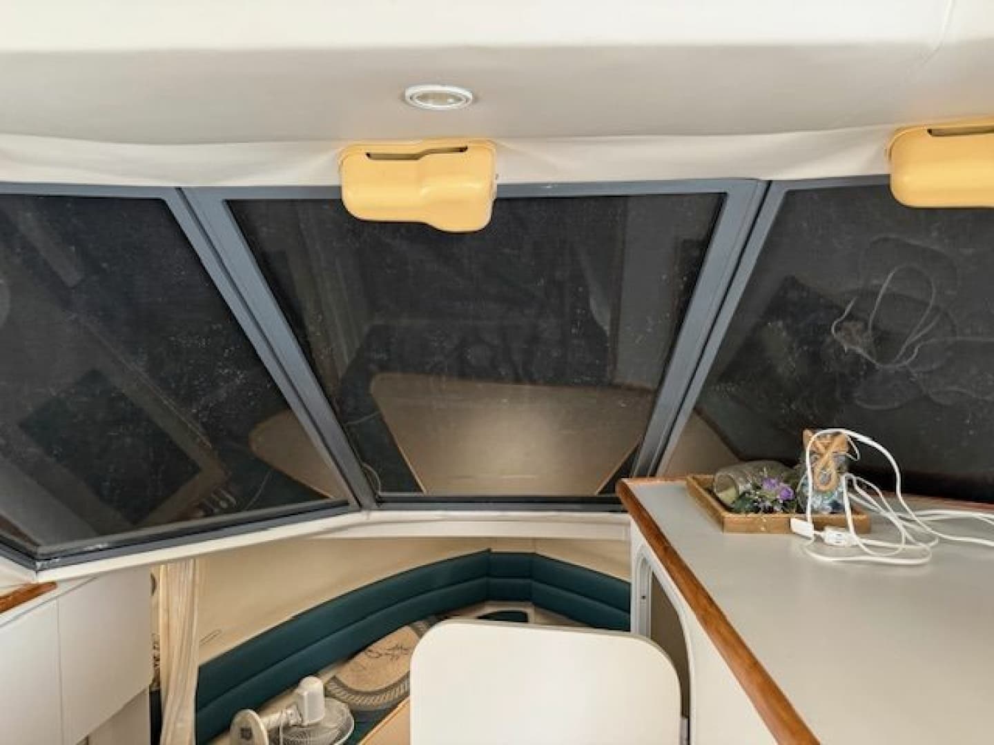1995 Carver 325 Motor Yacht 32