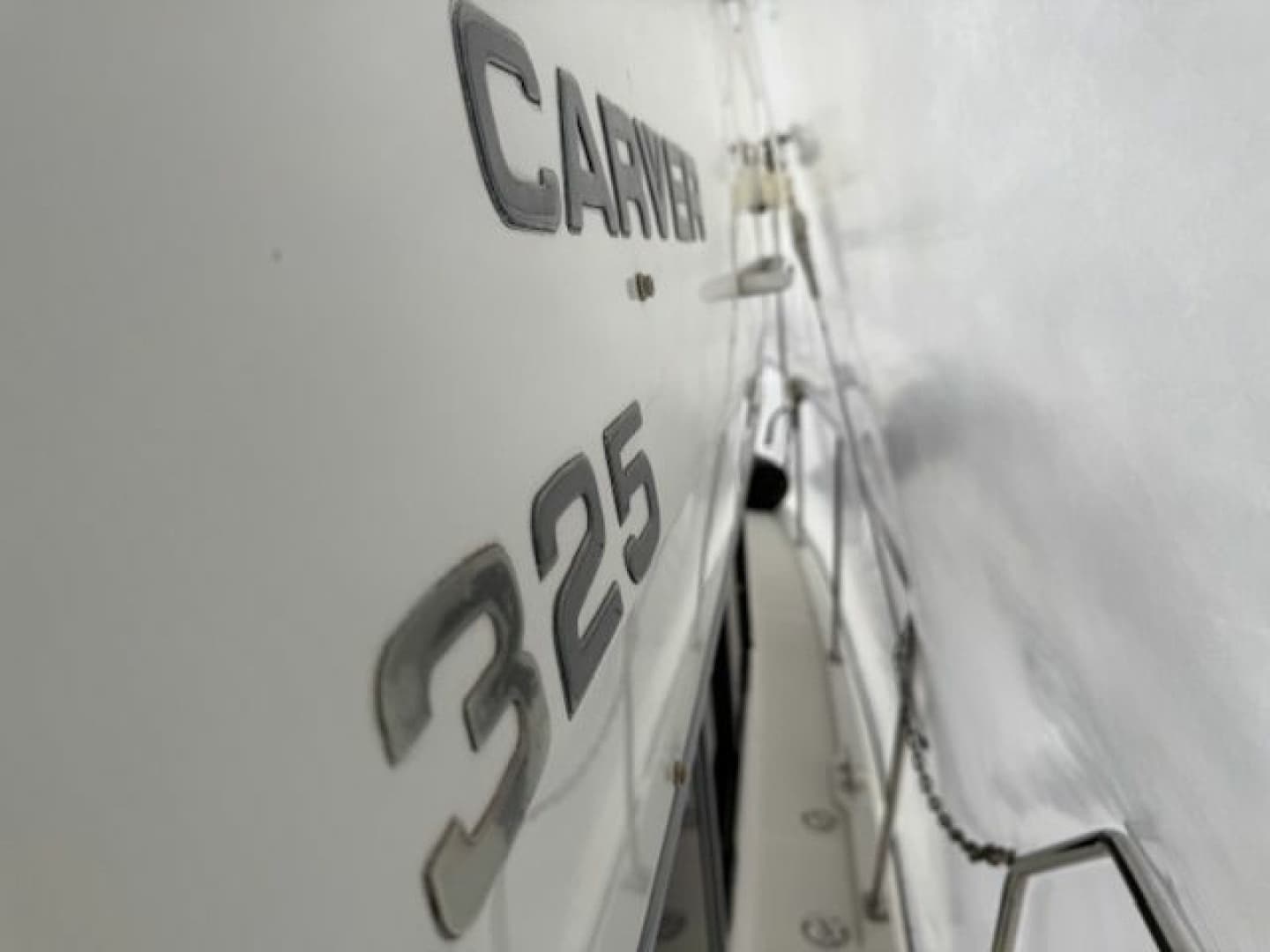 1995 Carver 325 Motor Yacht 32
