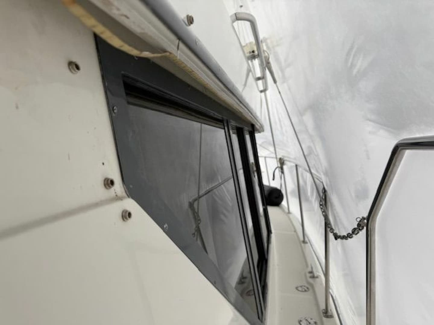 1995 Carver 325 Motor Yacht 32