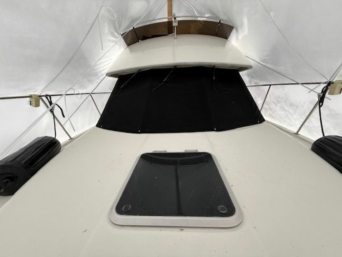 1995 Carver 325 Motor Yacht 32