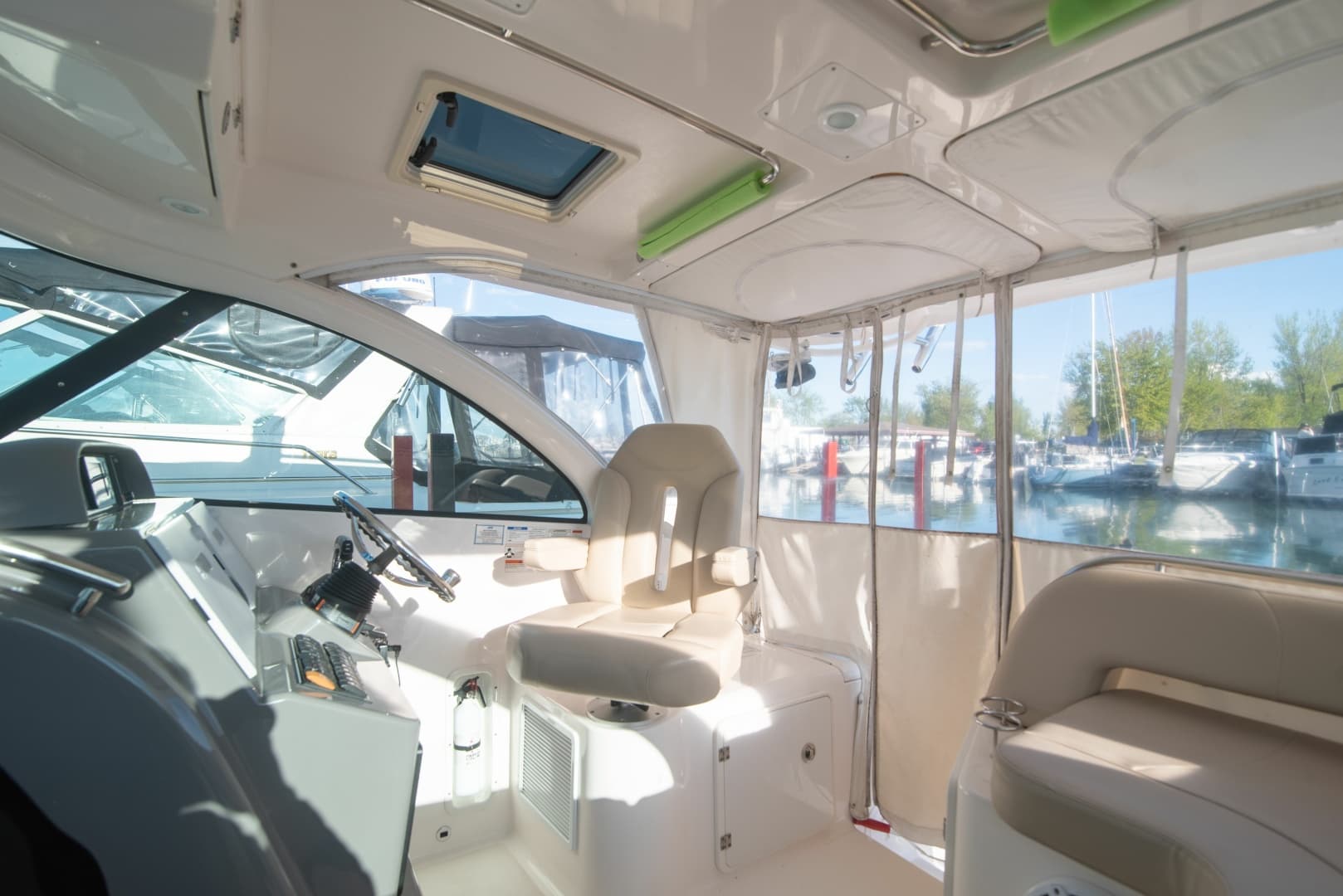 2015 Pursuit 345 Offshore 34