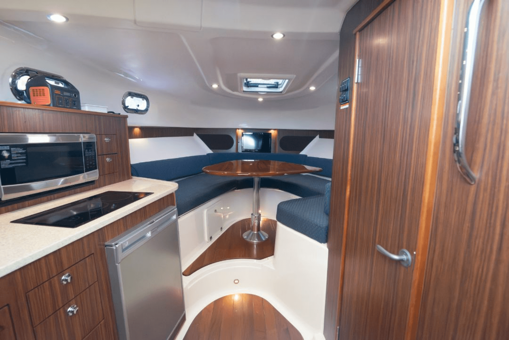 2015 Pursuit 345 Offshore 34