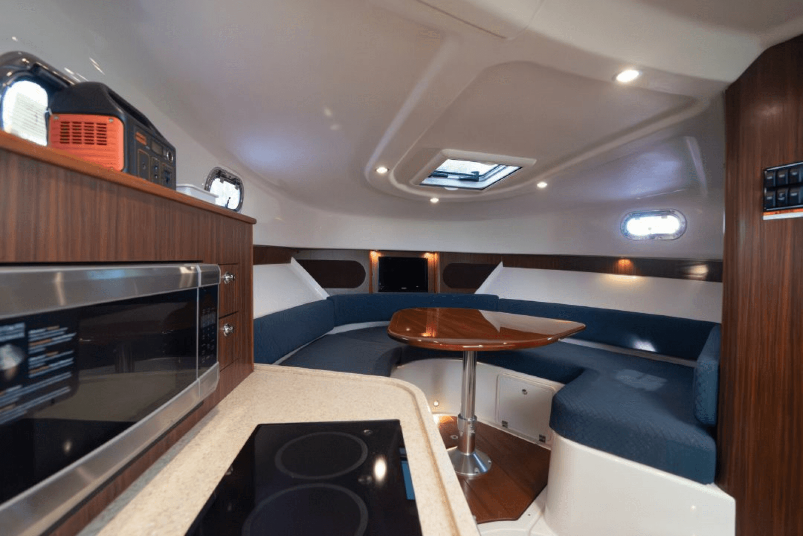 2015 Pursuit 345 Offshore 34