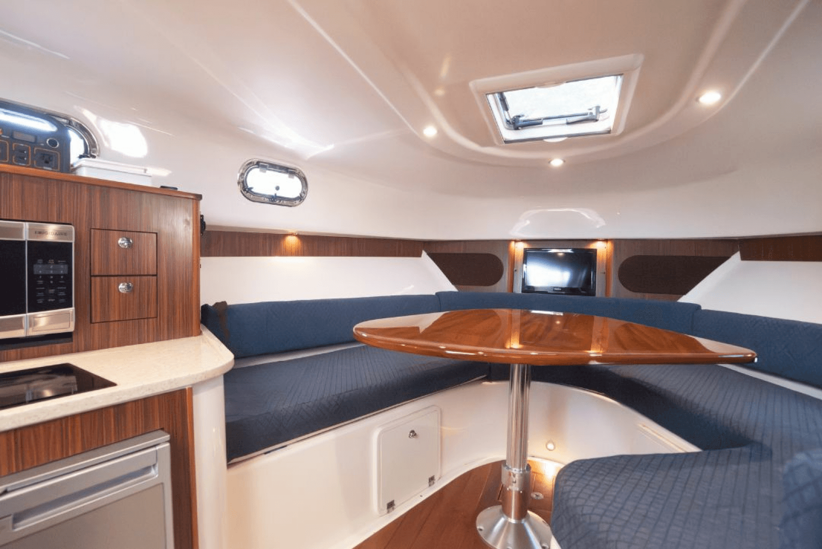 2015 Pursuit 345 Offshore 34