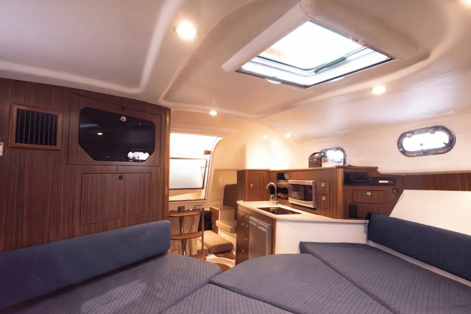 2015 Pursuit 345 Offshore 34