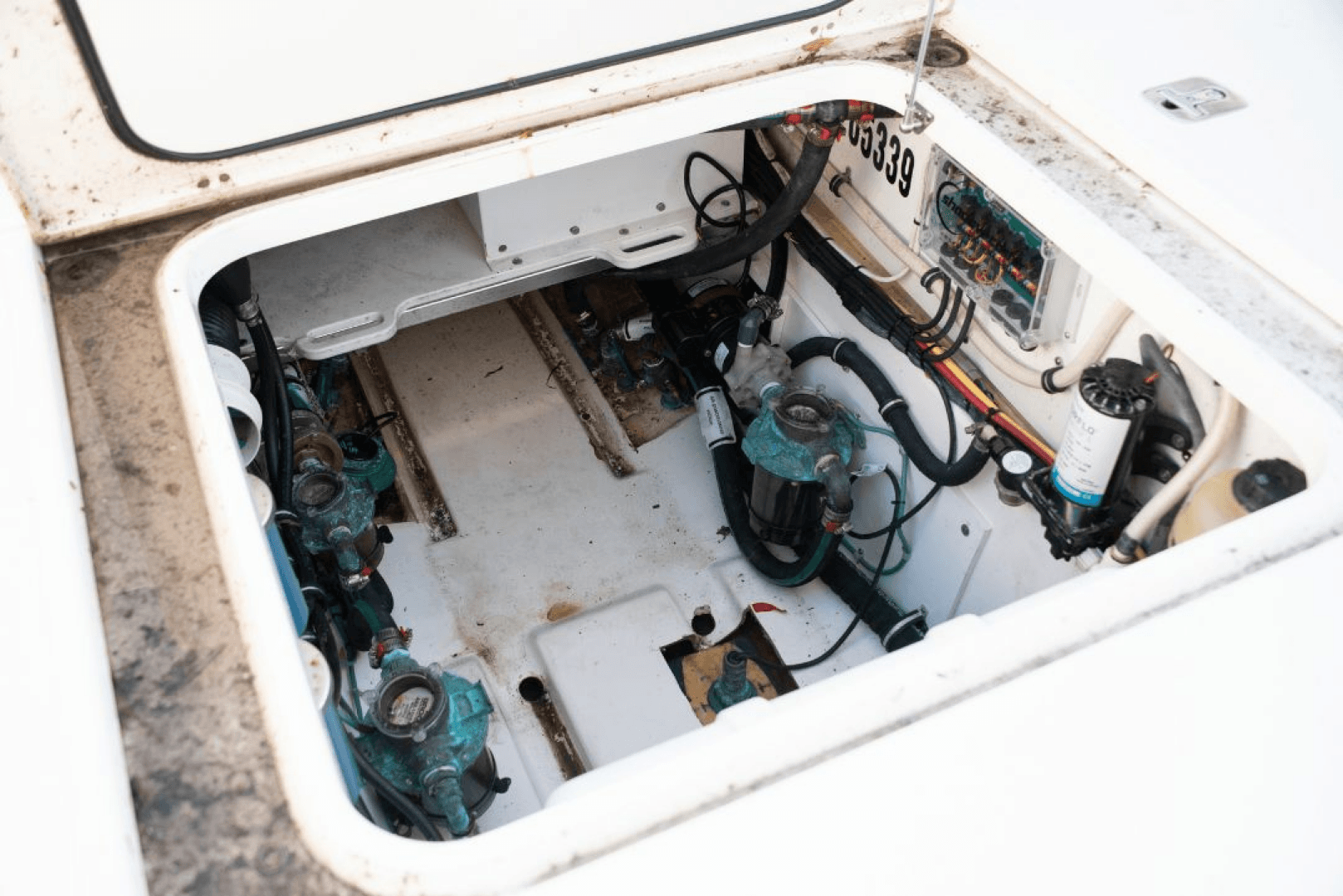2015 Pursuit 345 Offshore 34