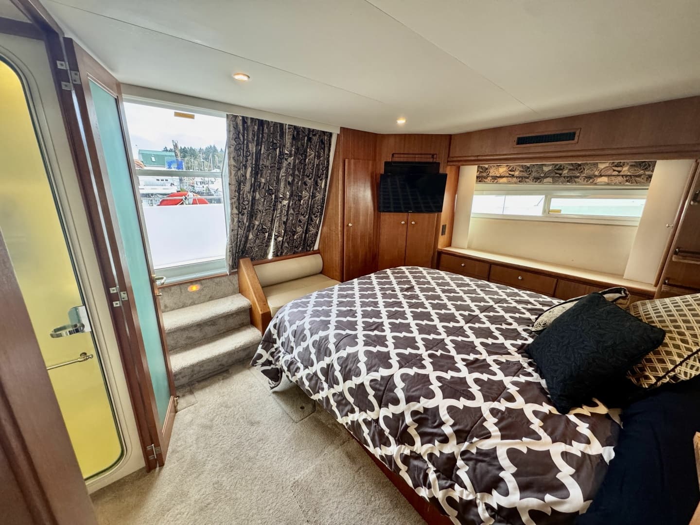 1997 Carver 500 Cockpit Motor Yacht 50