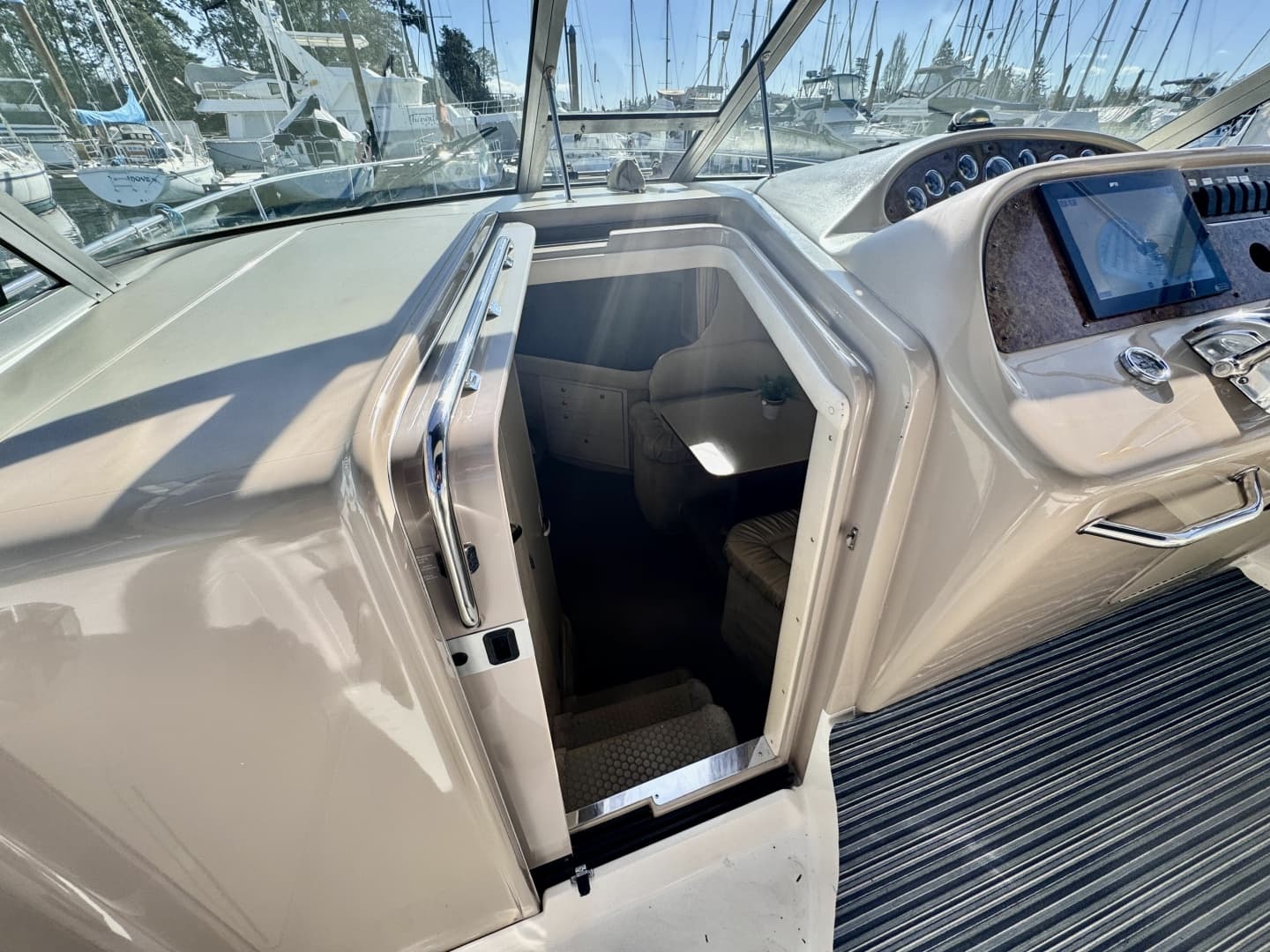 2000 Sea Ray 310 31