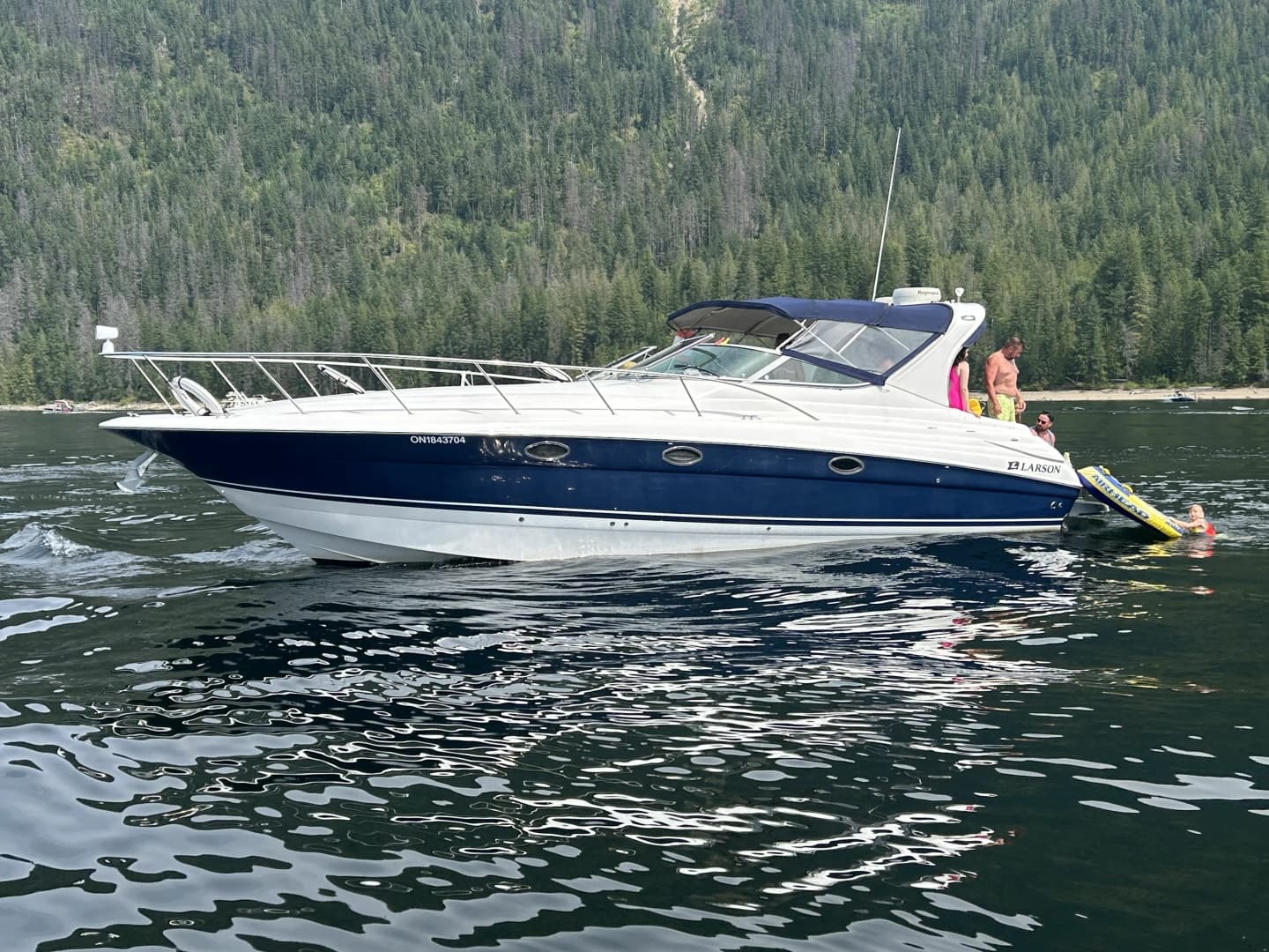 2006 Larson Cabrio 370 37