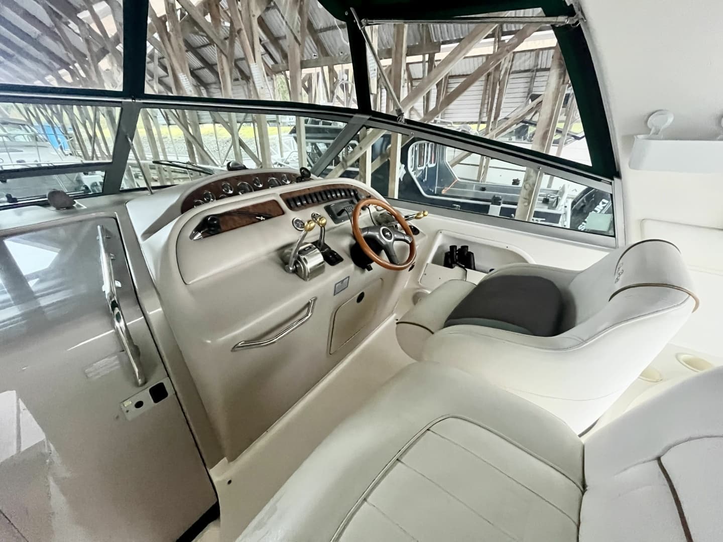 1999 Sea Ray 310 Sundancer 31