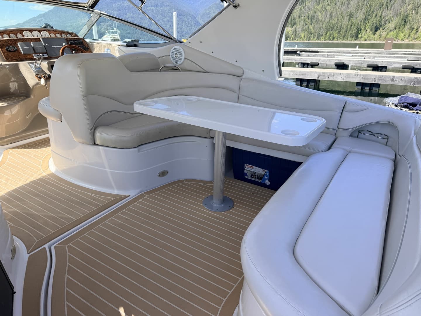 2006 Larson Cabrio 370 37