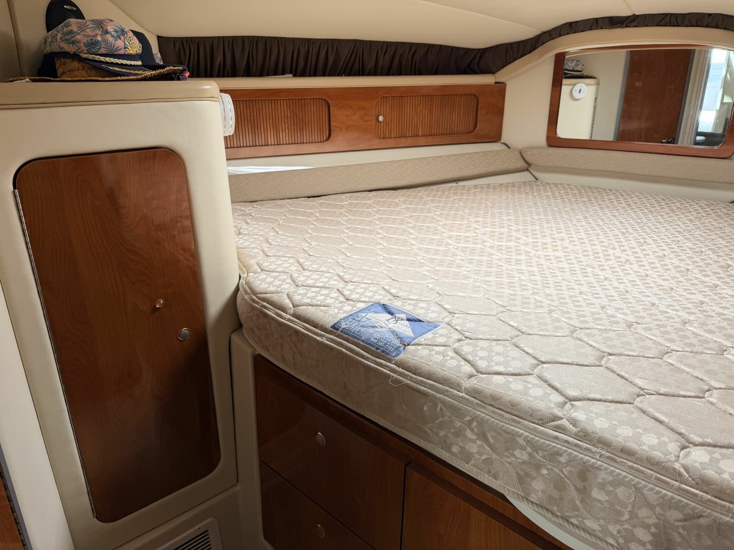 2006 Larson Cabrio 370 37