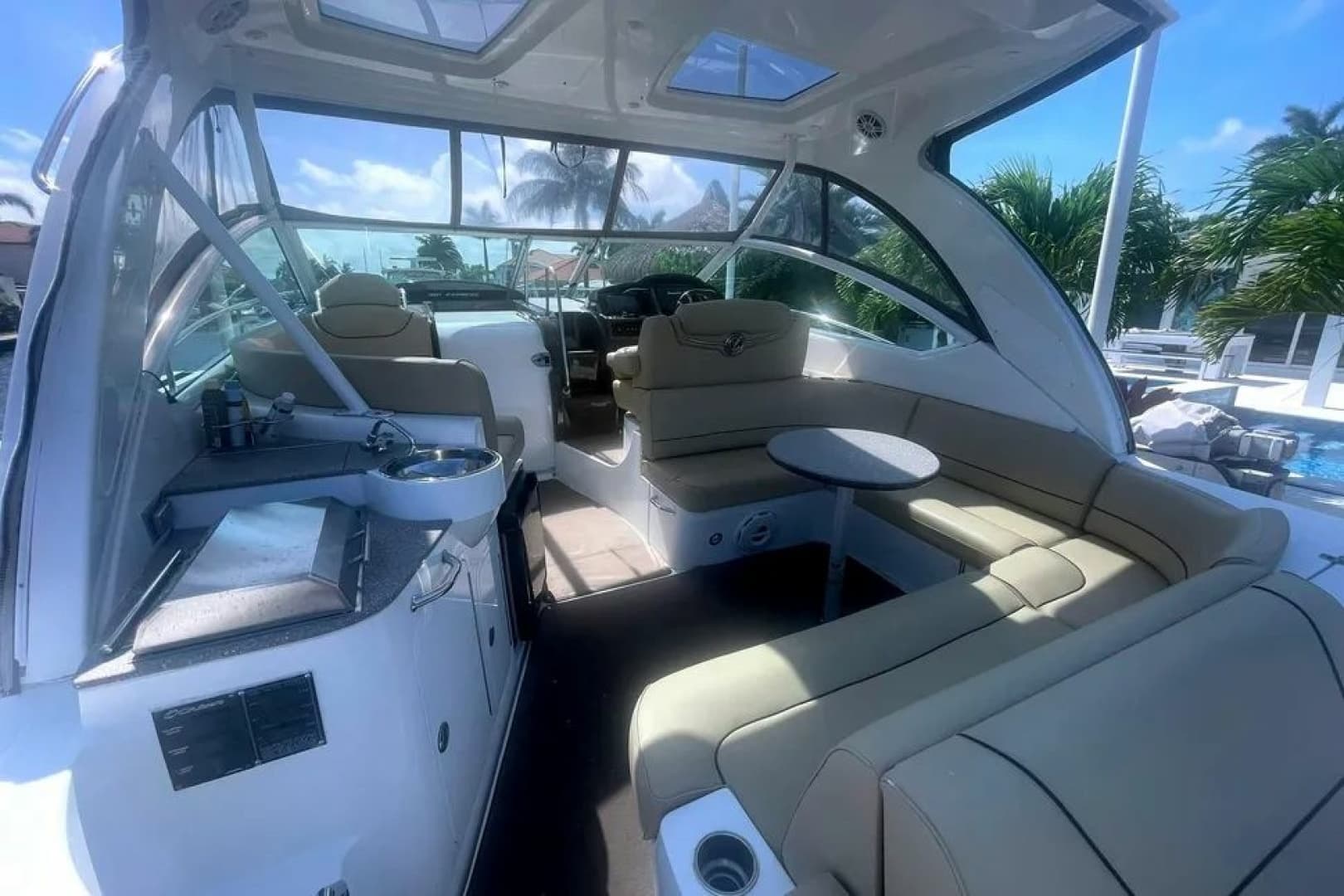 2014 Cruisers Yachts 380 Express 38