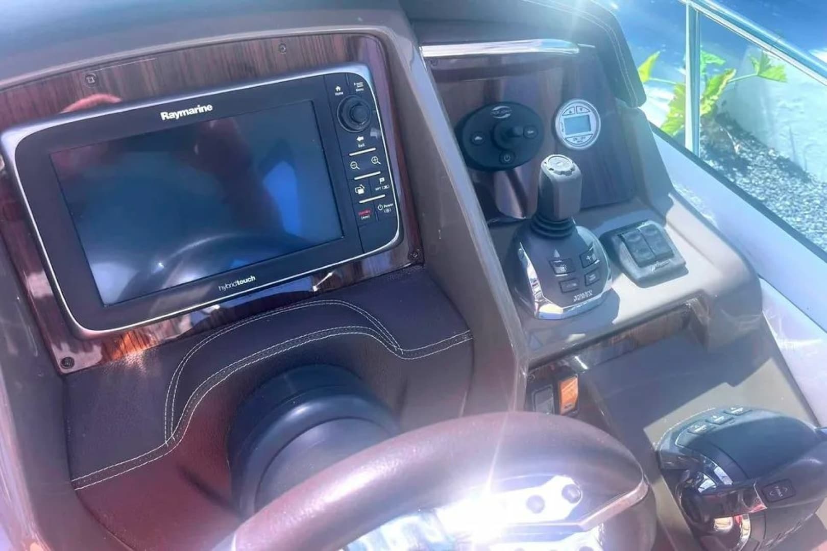 2014 Cruisers Yachts 380 Express 38