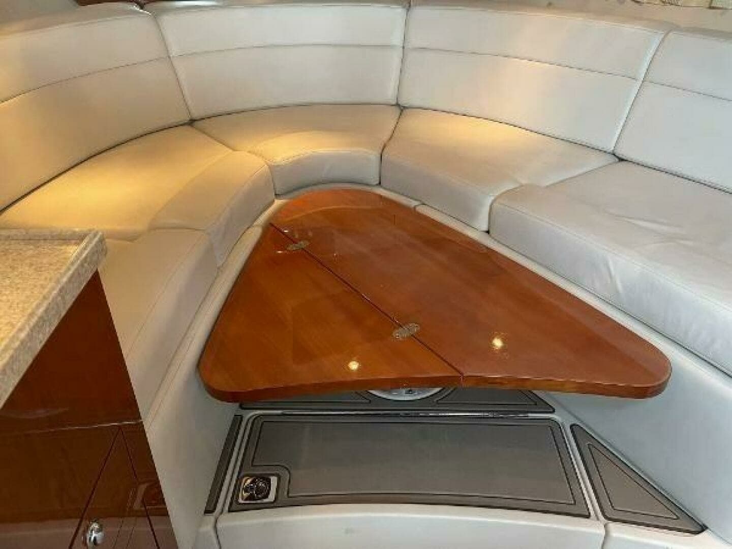 2005 Regal 3060 Window Express 30