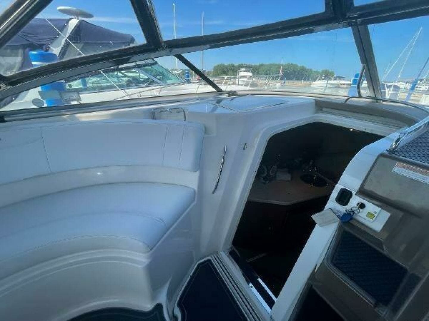 2005 Regal 3060 Window Express 30