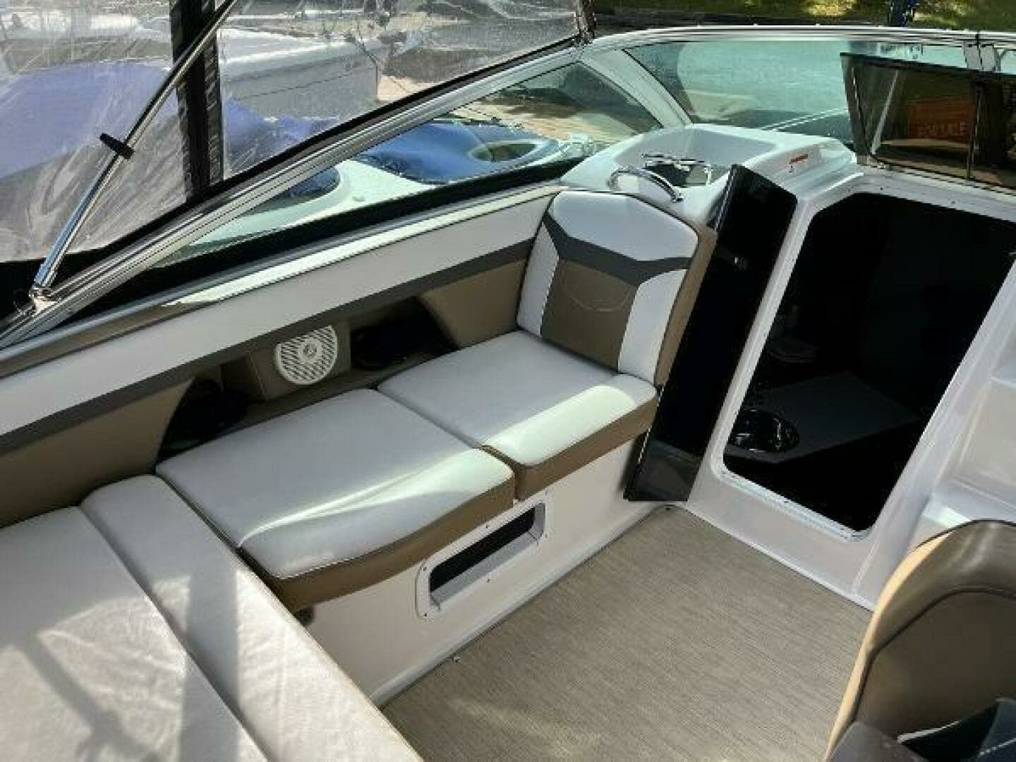 2016 Four Winns V255 25